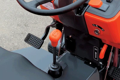 Đầu kéo máy cày Kubota M6064su