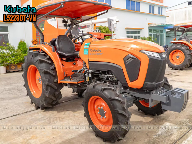 Đầu kéo máy cày Kubota L5228DT