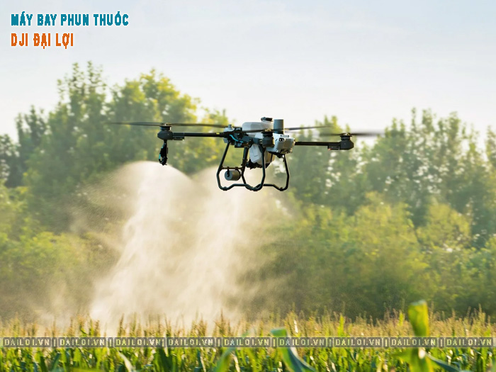 Nông hộ có nên đầu tư máy bay phun thuốc trừ sâu không?