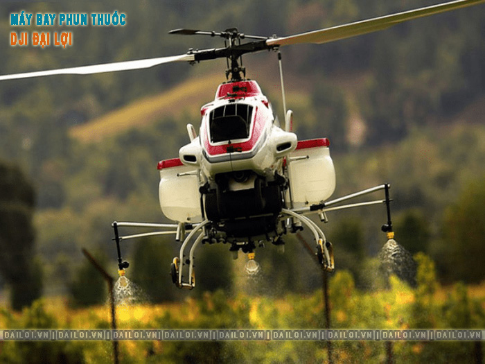 So sánh máy bay phun thuốc Yamaha và DJI về giá, hiệu suất