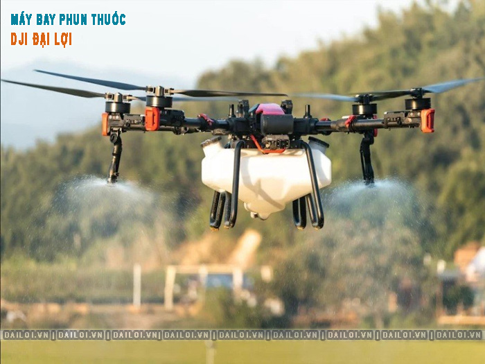 Chi phí phun thuốc bằng máy bay chạy xăng mỗi ha bao nhiêu?