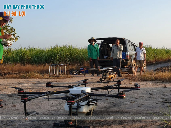 Sử dụng máy bay phun thuốc chạy xăng an toàn và hiệu quả ra sao?