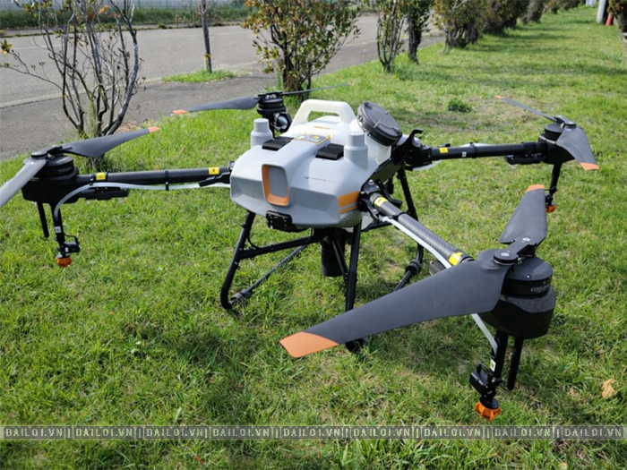 Máy bay xịt thuốc mini giá bao nhiêu và nên chọn loại nào